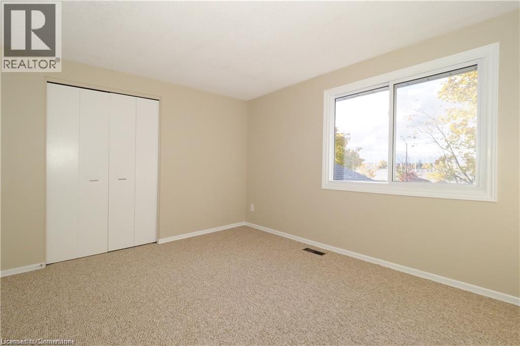 Photo 3 of 395 Kingscourt Drive Unit 2, Waterloo ON