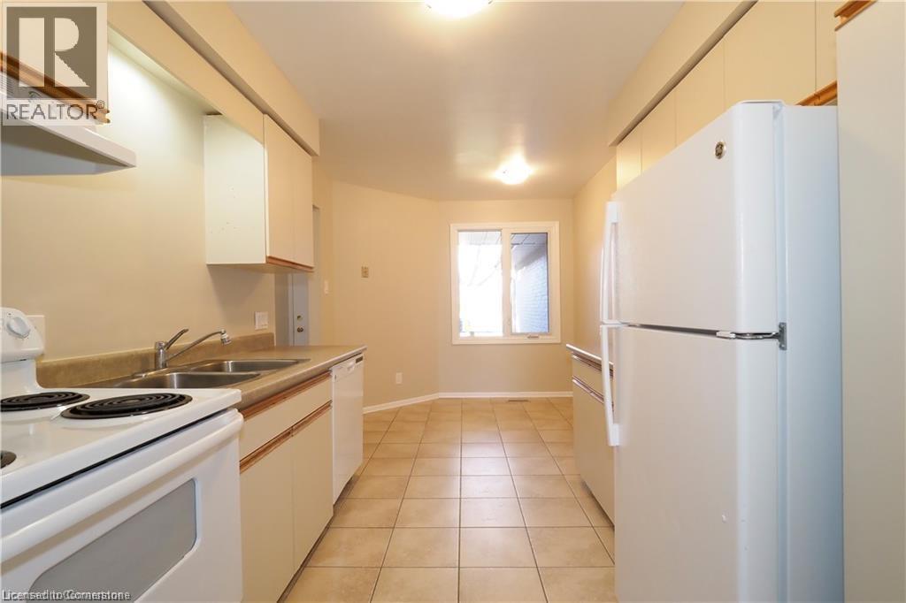 Photo 2 of 395 Kingscourt Drive Unit 2, Waterloo ON