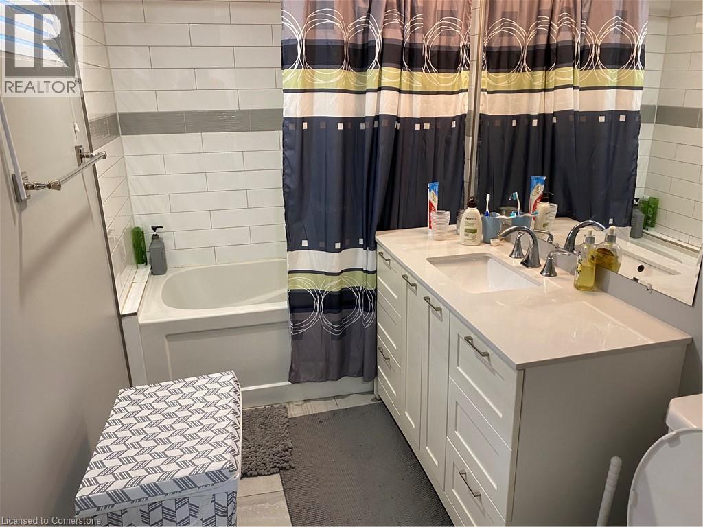Photo 8 of 46 Cameron Avenue S Unit Lower, Hamilton ON
