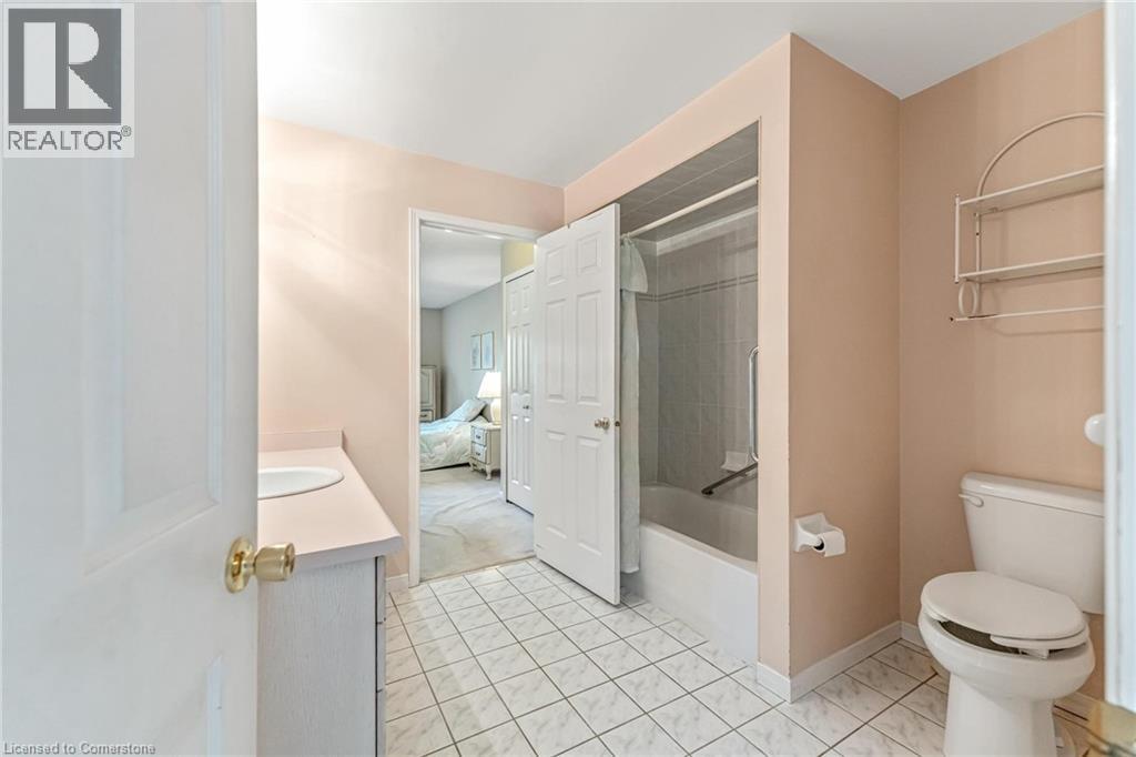 Photo 14 of 25 Kitty Murray Lane Unit 17, Ancaster ON