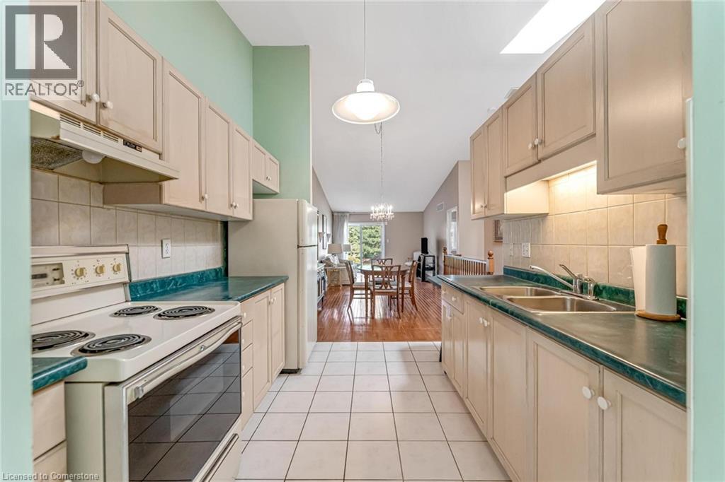 Photo 5 of 25 Kitty Murray Lane Unit 17, Ancaster ON