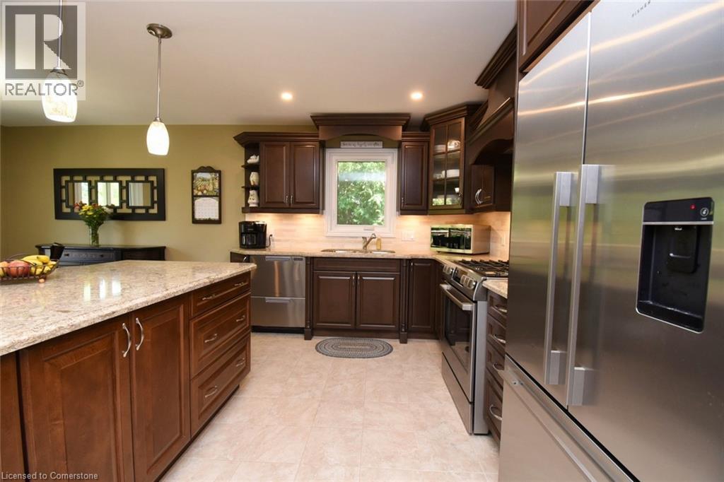 Photo 16 of 5 7th Street, Grimsby ON