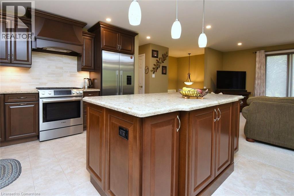 Photo 9 of 5 7th Street, Grimsby ON
