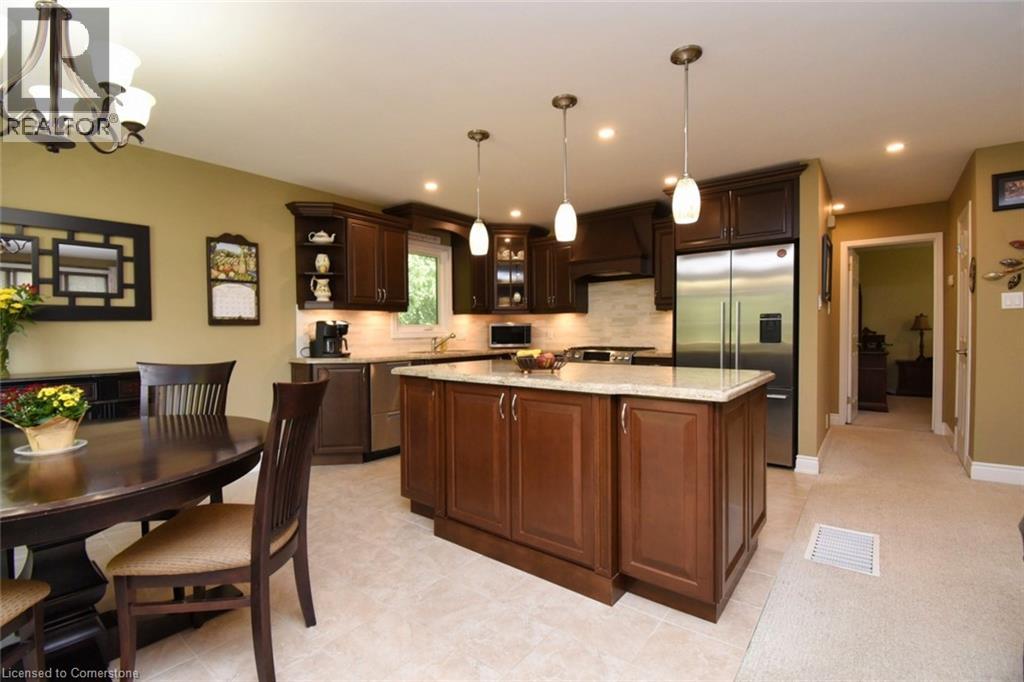 Photo 42 of 5 7th Street, Grimsby ON