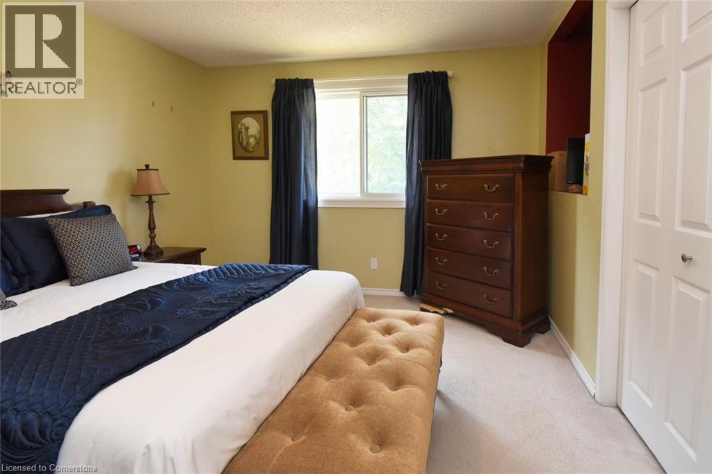 Photo 32 of 5 7th Street, Grimsby ON