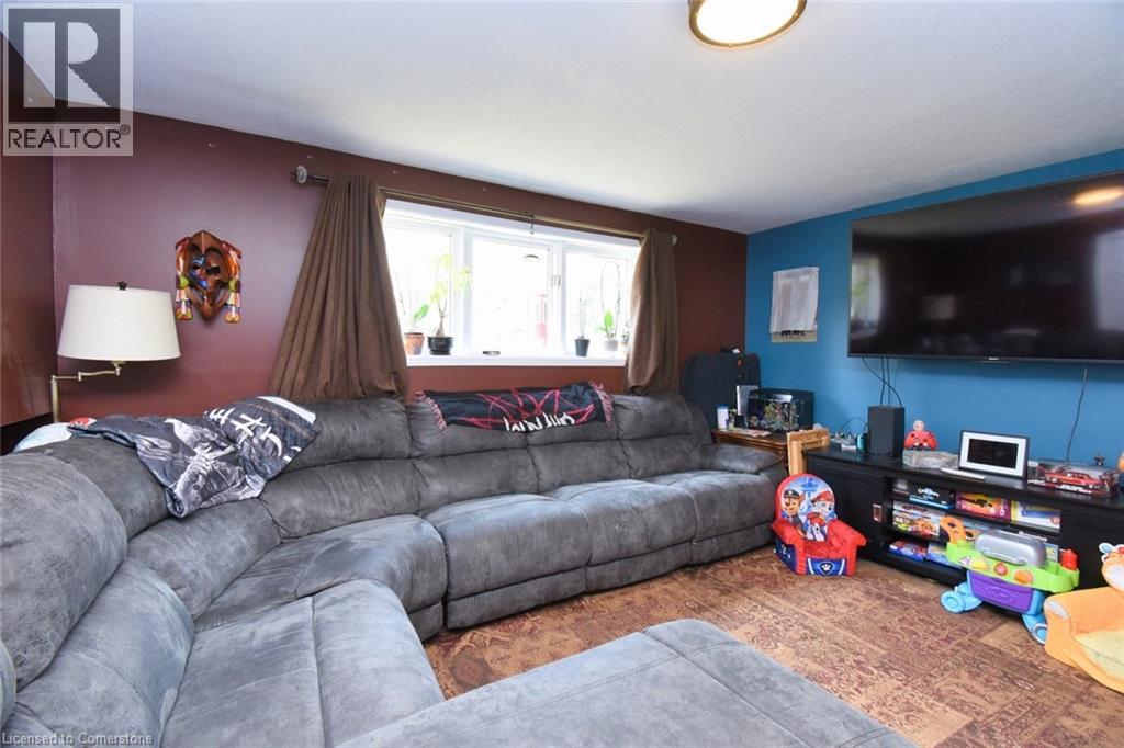 Photo 25 of 5 7th Street, Grimsby ON