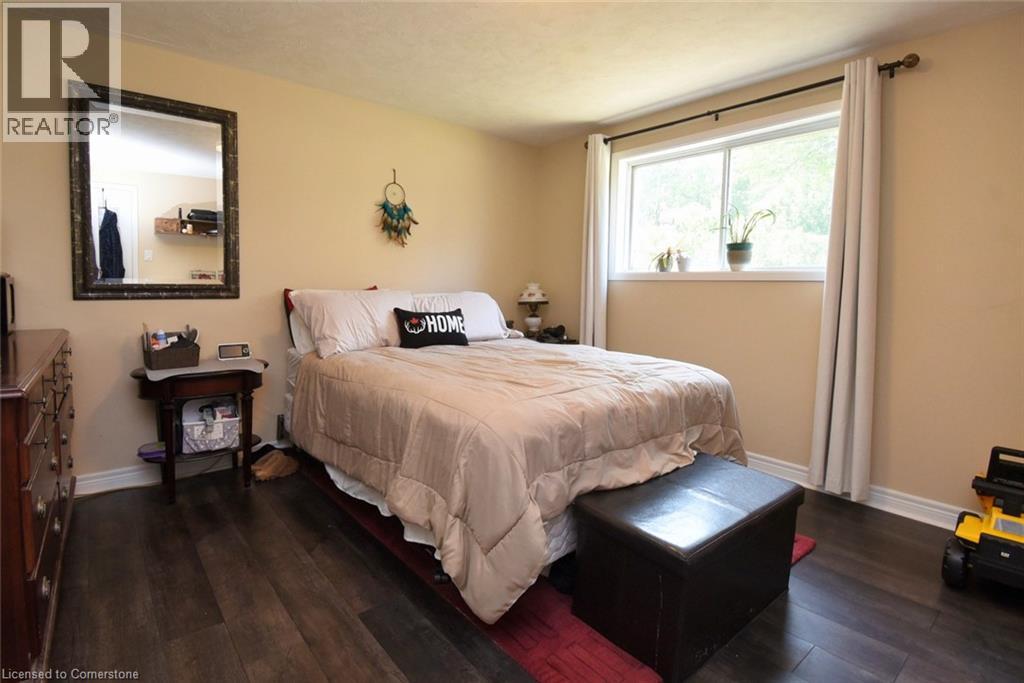 Photo 48 of 5 7th Street, Grimsby ON