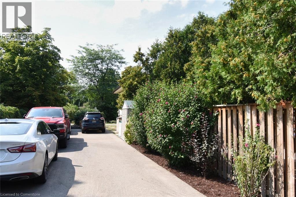 Photo 41 of 5 7th Street, Grimsby ON
