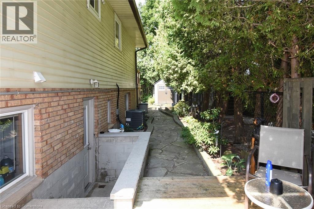 Photo 18 of 5 7th Street, Grimsby ON