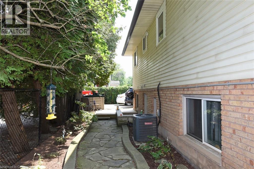 Photo 44 of 5 7th Street, Grimsby ON