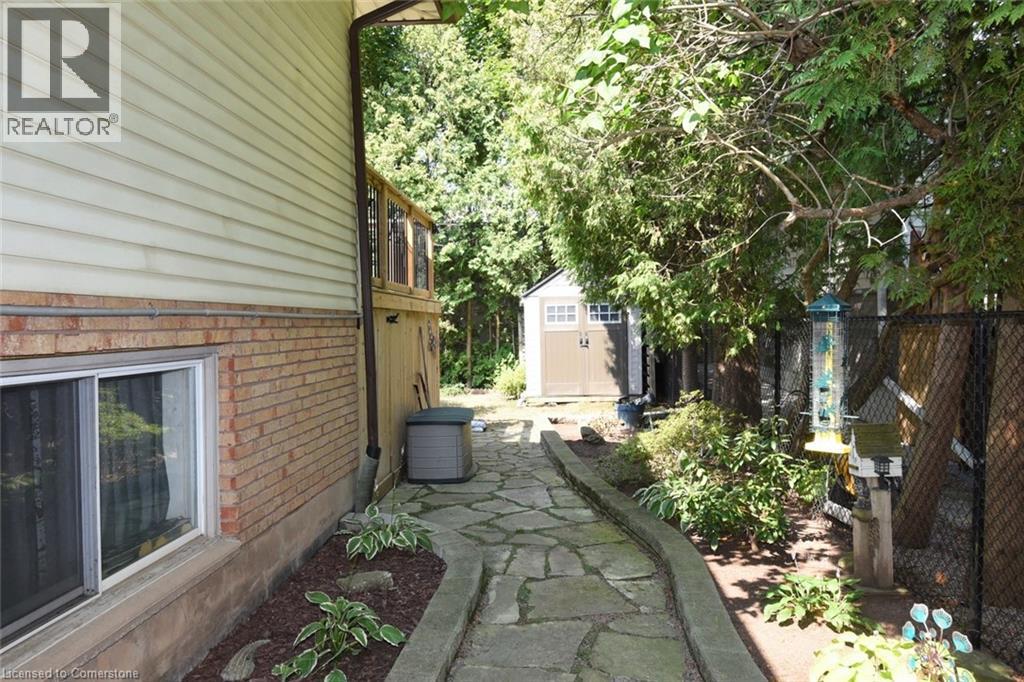 Photo 2 of 5 7th Street, Grimsby ON