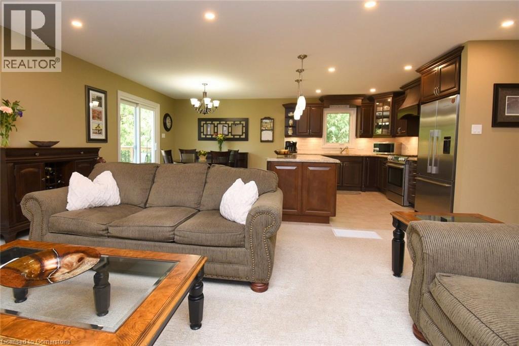Photo 47 of 5 7th Street, Grimsby ON