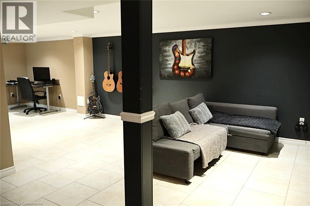 Photo 14 of 9 Duncairn Court, Hamilton ON