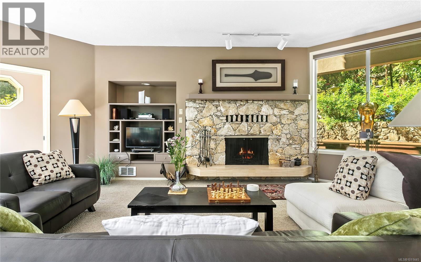 Photo 18 of 8152 Woodwyn Terr, Central Saanich BC