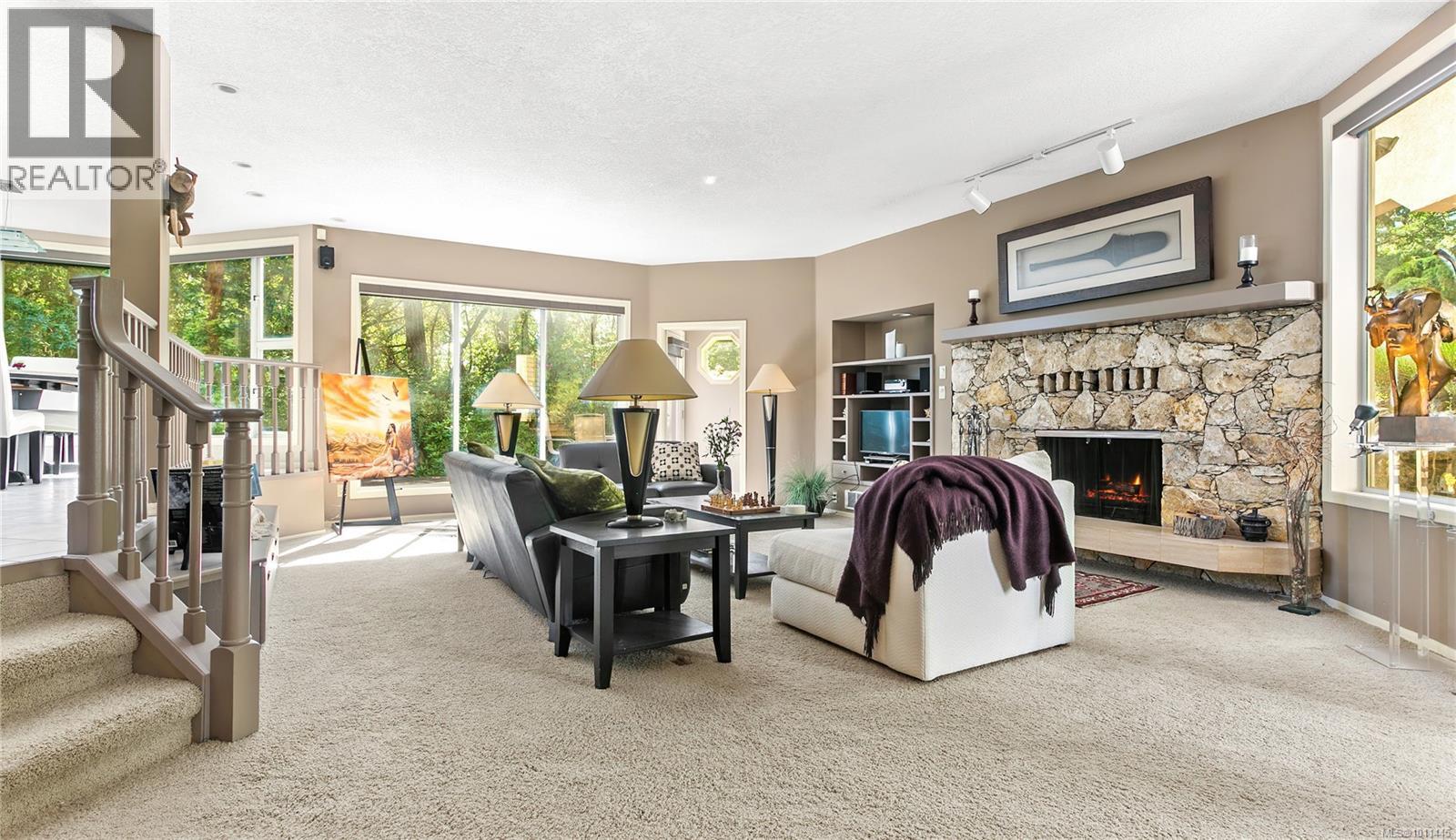 Photo 1 of 8152 Woodwyn Terr, Central Saanich BC