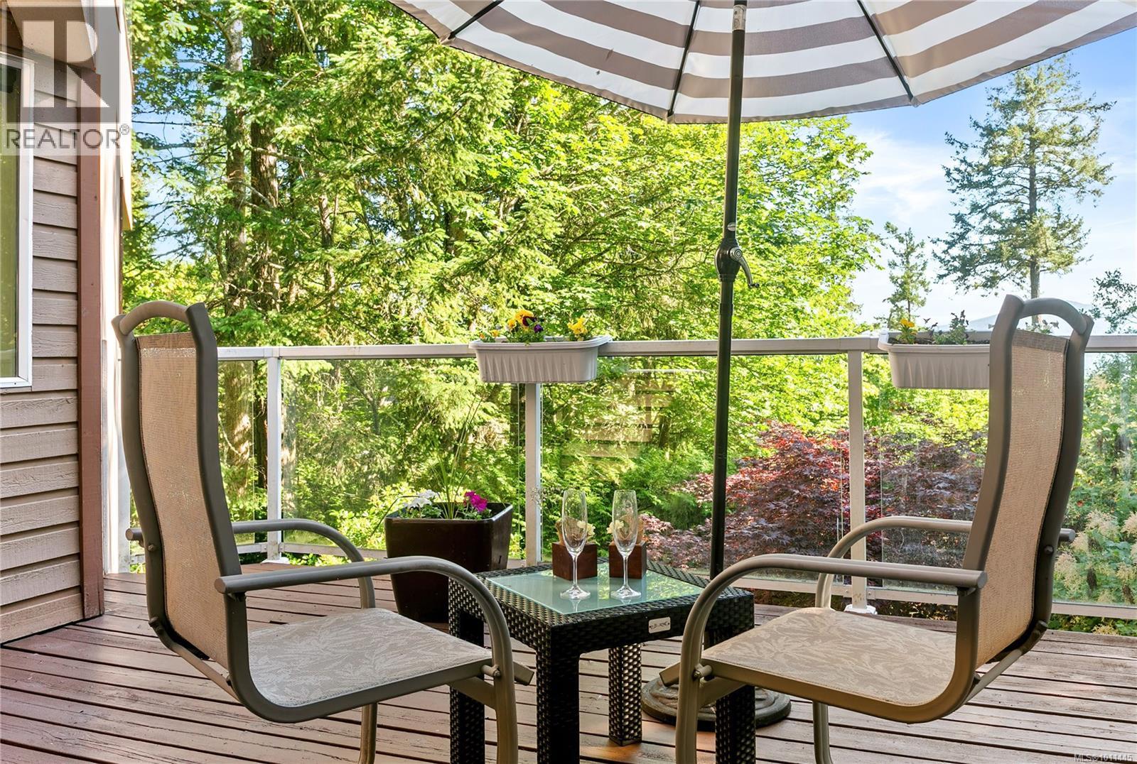 Photo 2 of 8152 Woodwyn Terr, Central Saanich BC