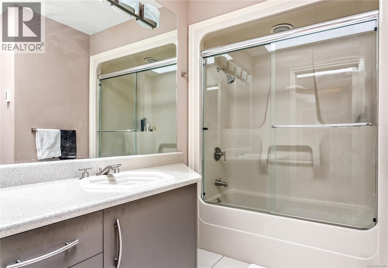 Photo 20 of 8152 Woodwyn Terr, Central Saanich BC