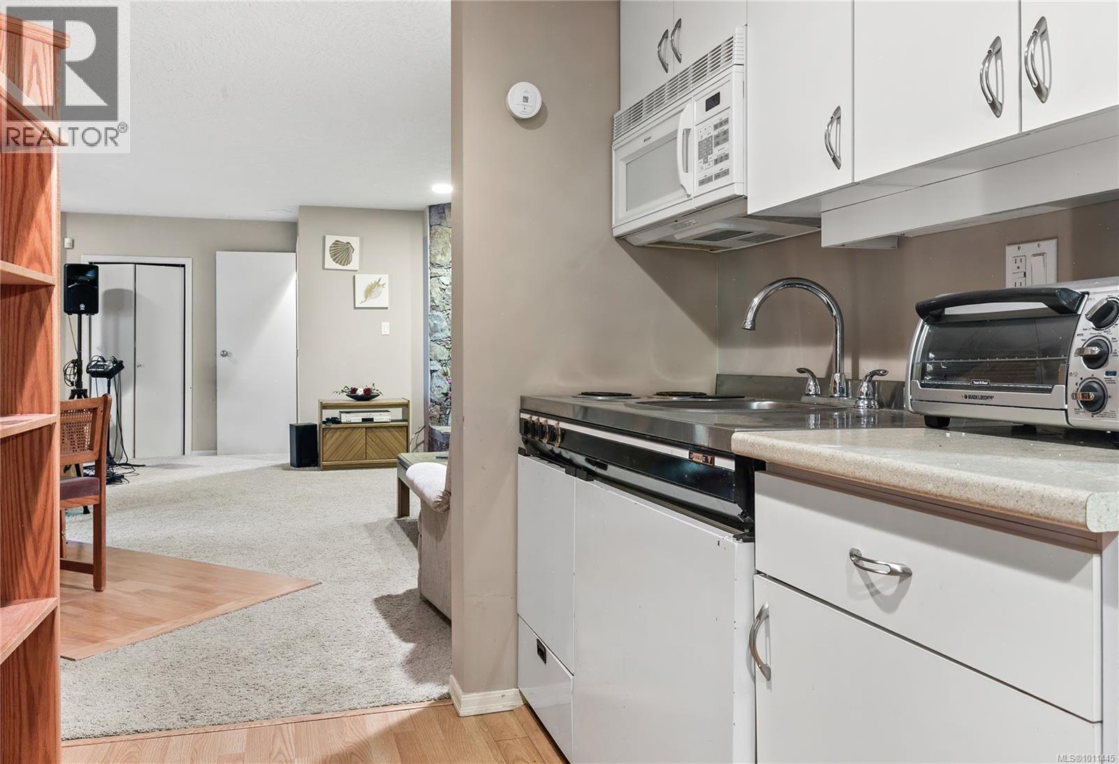 Photo 23 of 8152 Woodwyn Terr, Central Saanich BC