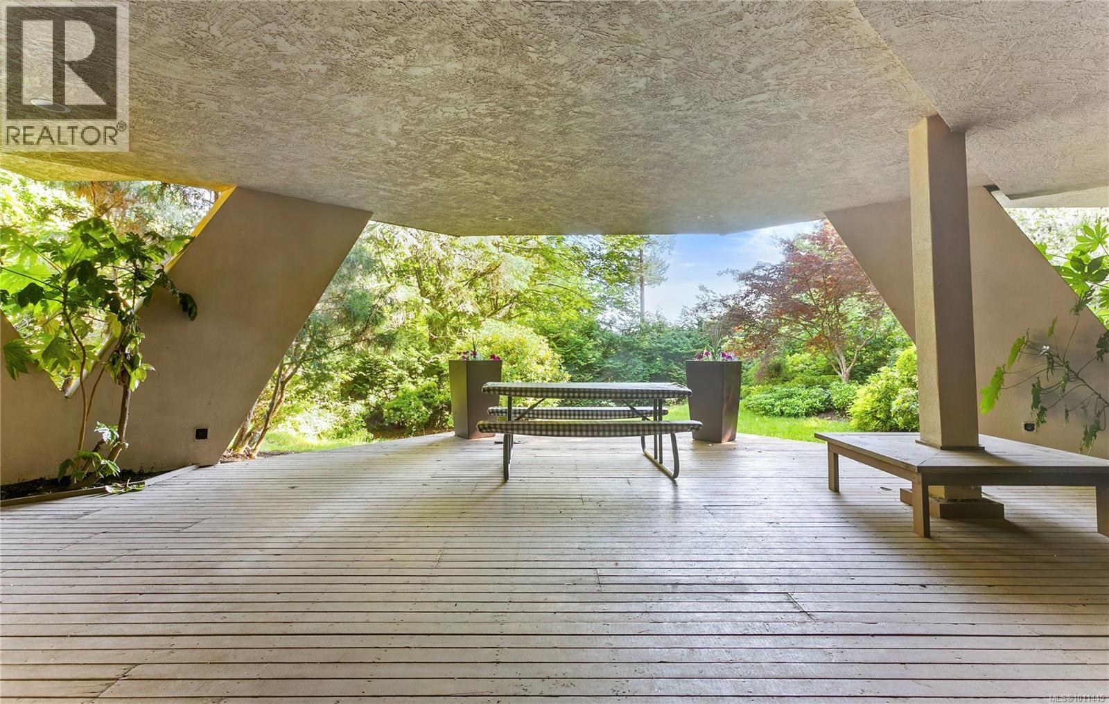 Photo 35 of 8152 Woodwyn Terr, Central Saanich BC