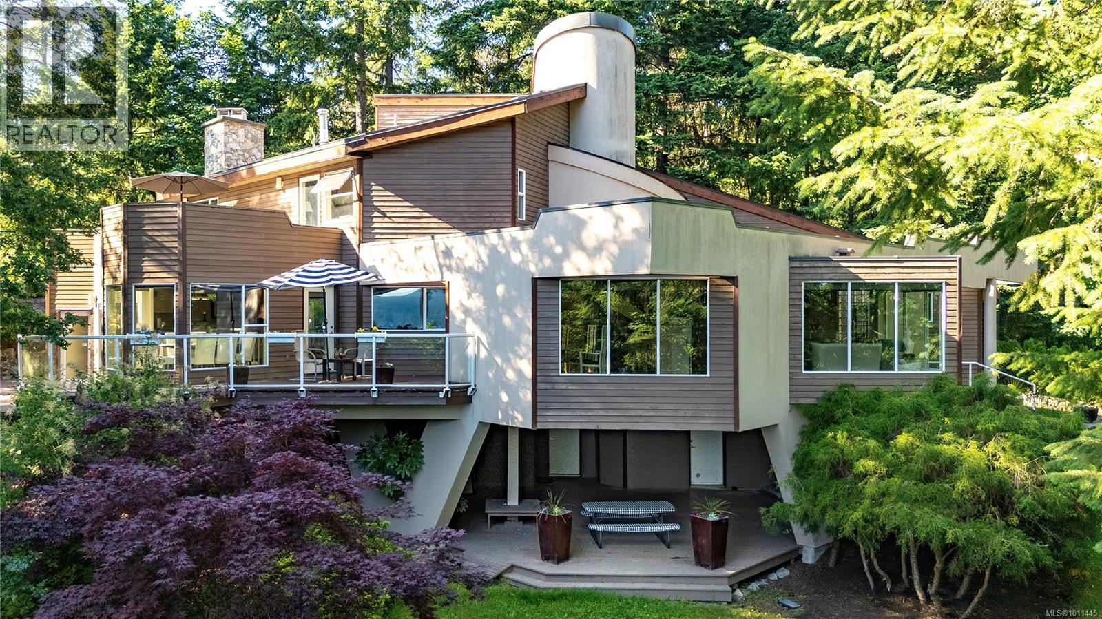 Photo 8 of 8152 Woodwyn Terr, Central Saanich BC