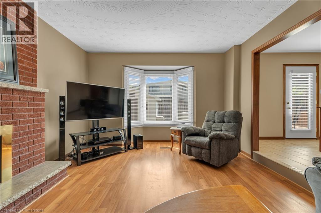 Photo 25 of 2 Vinehill Drive, Hamilton ON