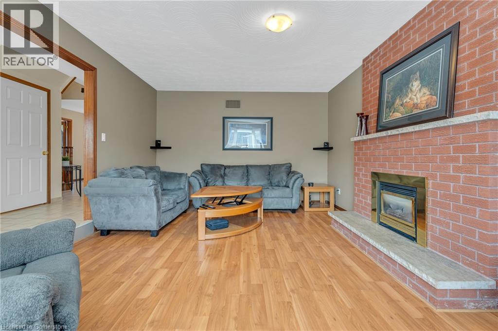 Photo 15 of 2 Vinehill Drive, Hamilton ON