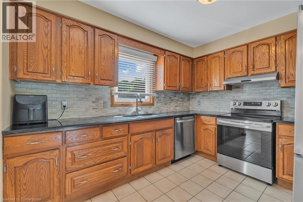Photo 11 of 2 Vinehill Drive, Hamilton ON