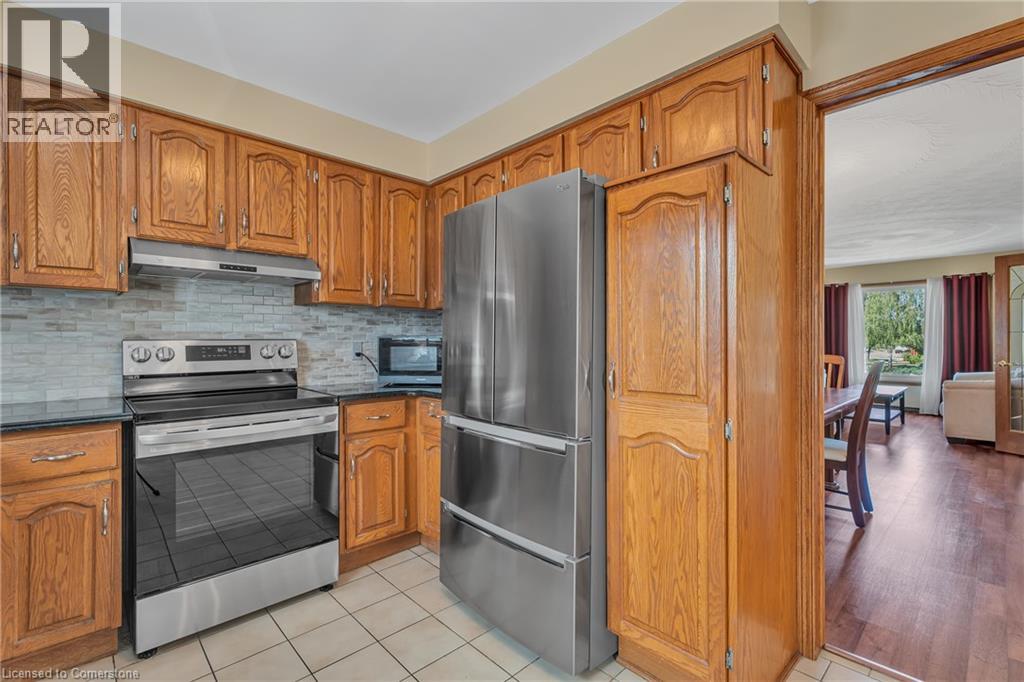 Photo 30 of 2 Vinehill Drive, Hamilton ON