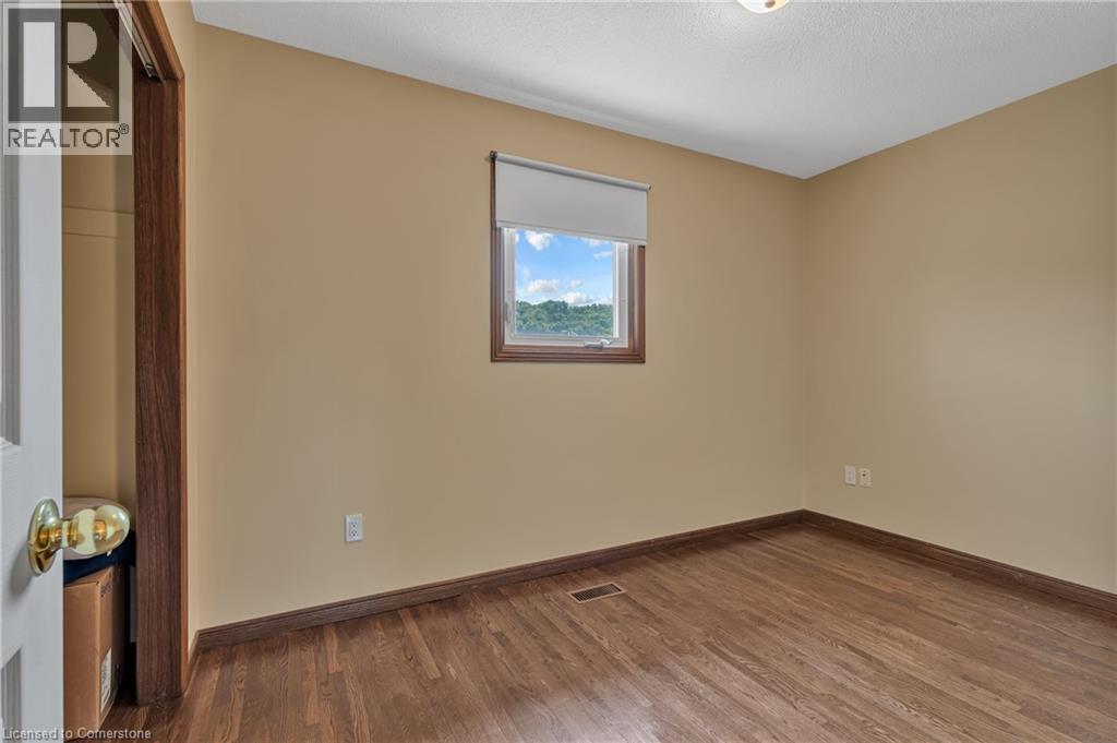 Photo 21 of 2 Vinehill Drive, Hamilton ON