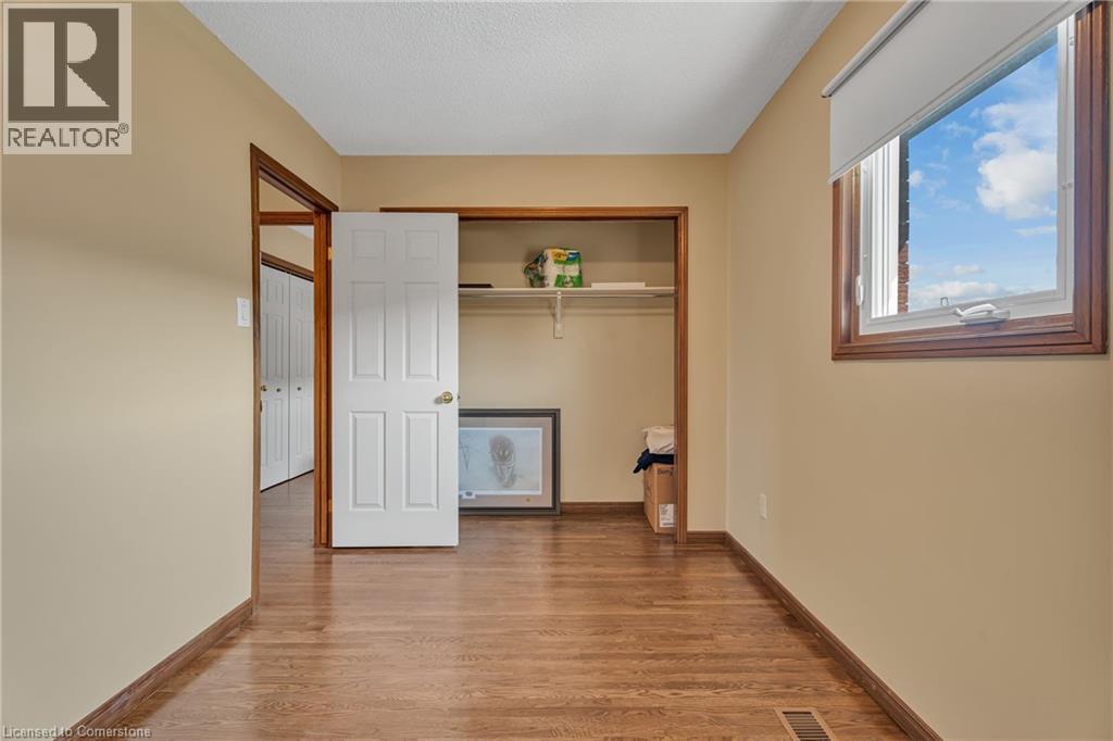 Photo 45 of 2 Vinehill Drive, Hamilton ON