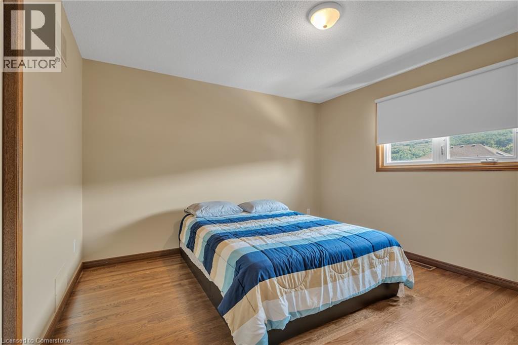 Photo 2 of 2 Vinehill Drive, Hamilton ON