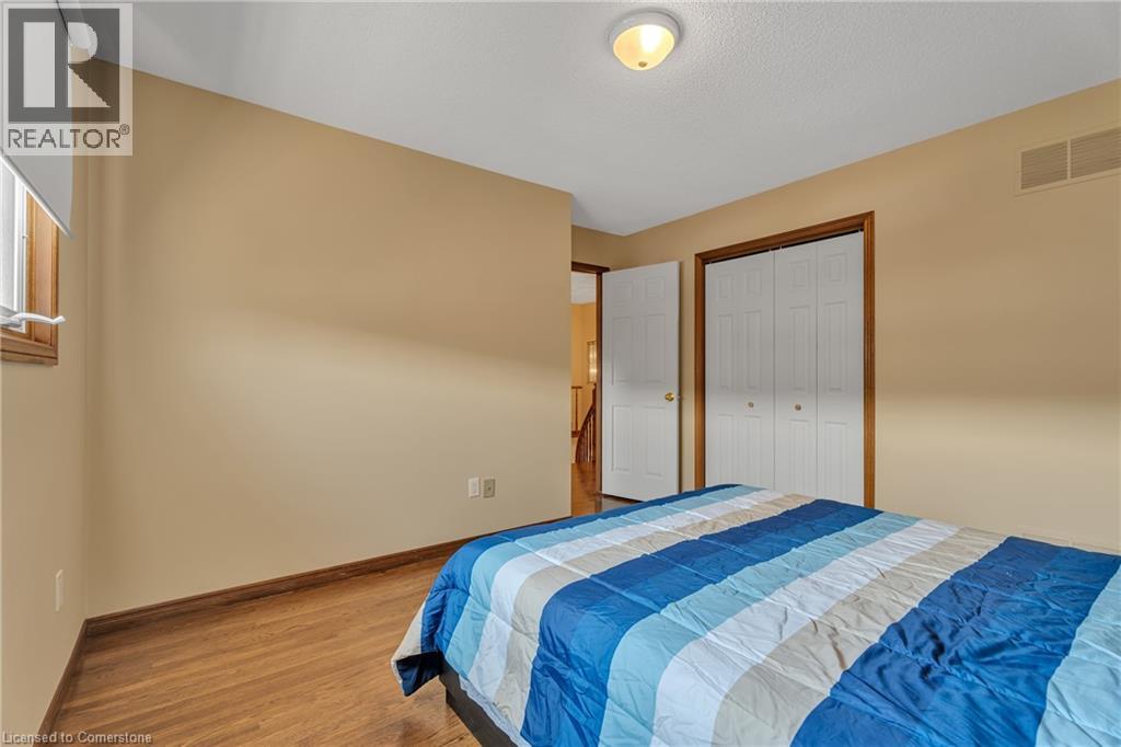 Photo 14 of 2 Vinehill Drive, Hamilton ON