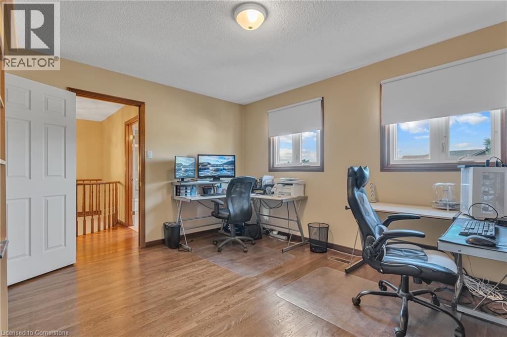 Photo 22 of 2 Vinehill Drive, Hamilton ON