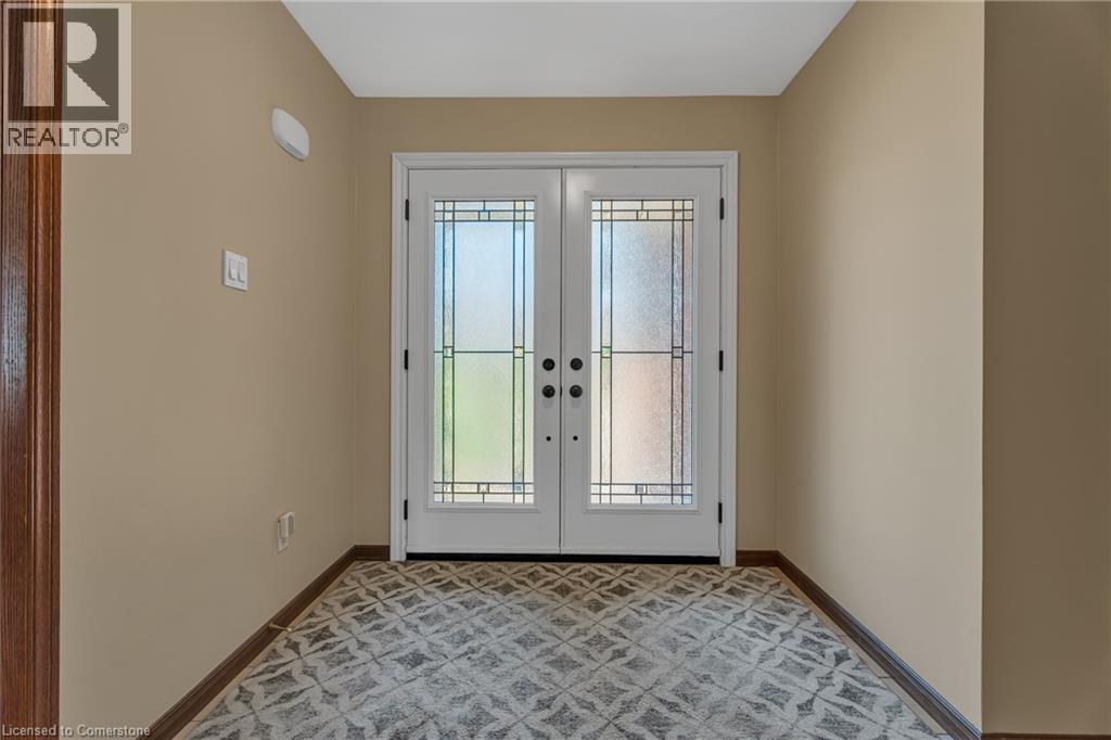 Photo 37 of 2 Vinehill Drive, Hamilton ON