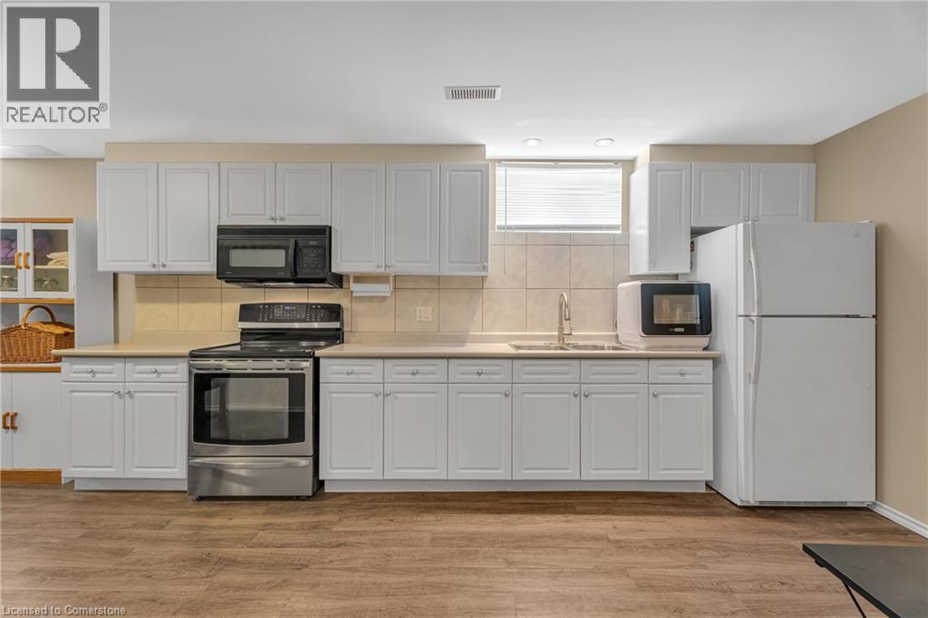 Photo 40 of 2 Vinehill Drive, Hamilton ON