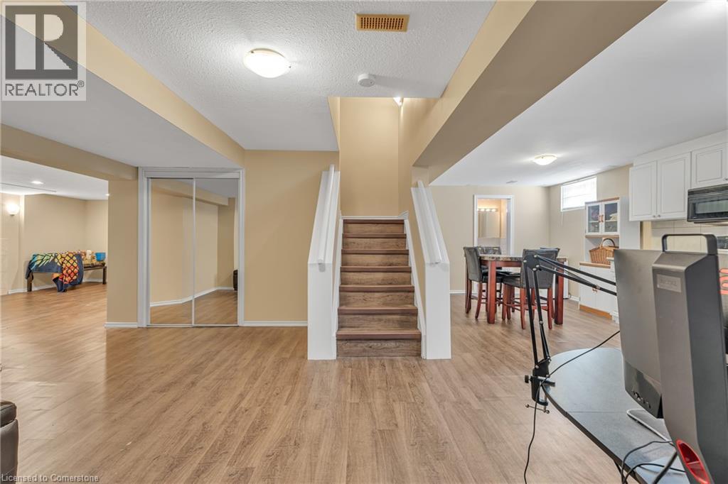Photo 26 of 2 Vinehill Drive, Hamilton ON