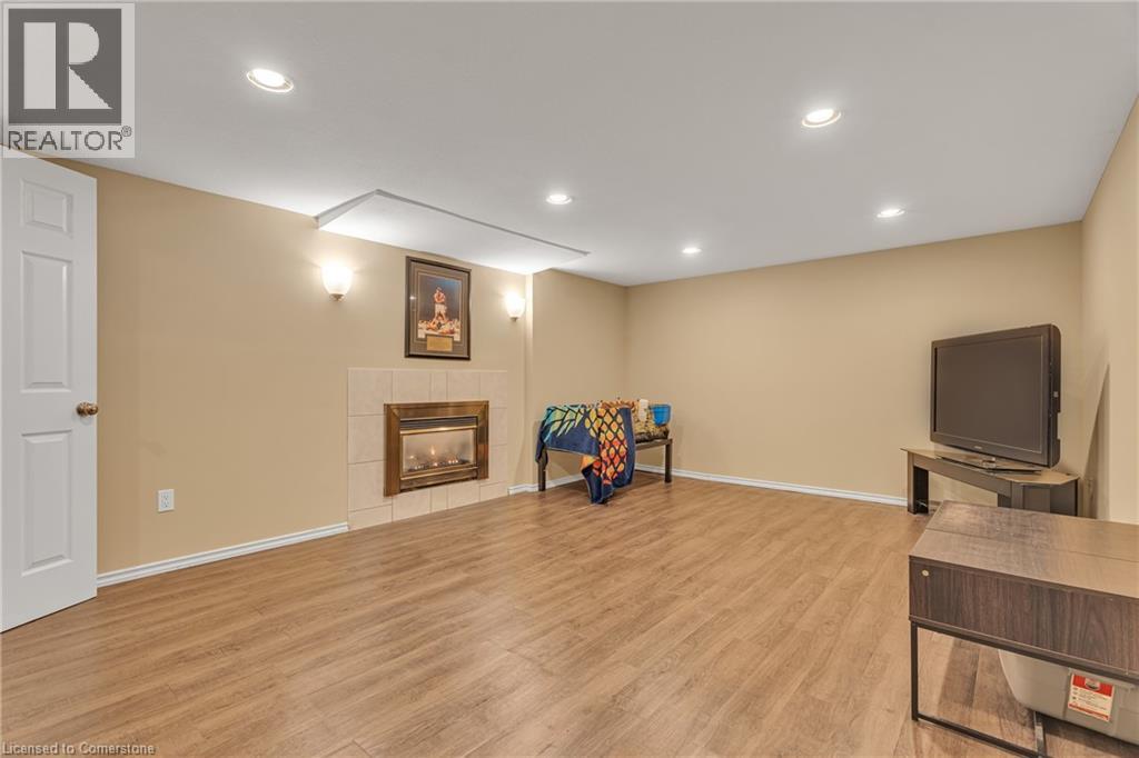 Photo 19 of 2 Vinehill Drive, Hamilton ON