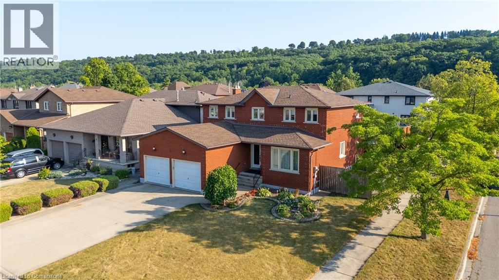 Photo 23 of 2 Vinehill Drive, Hamilton ON