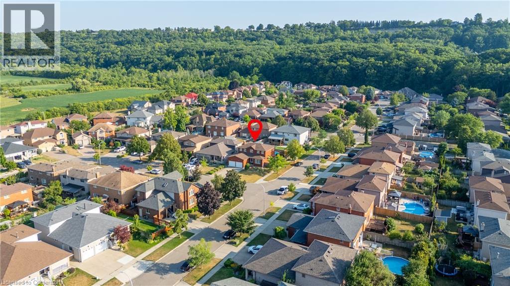 Photo 35 of 2 Vinehill Drive, Hamilton ON