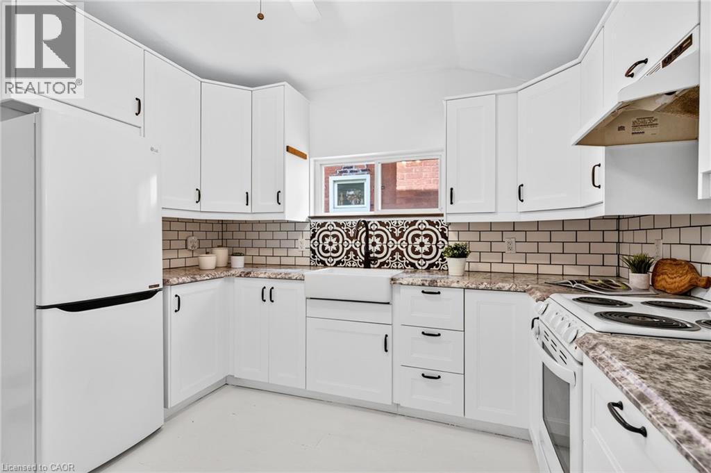 Photo 11 of 71 Brock Street, Brantford ON