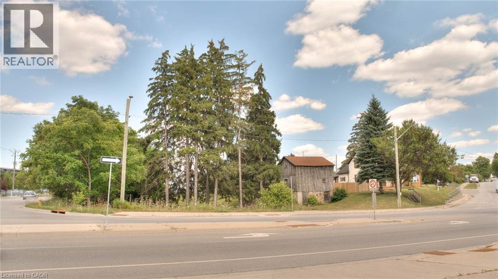 Photo 16 of 28 Manitou Drive, Kitchener ON