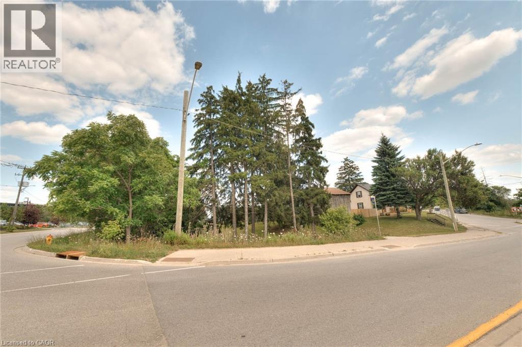 Photo 10 of 28 Manitou Drive, Kitchener ON