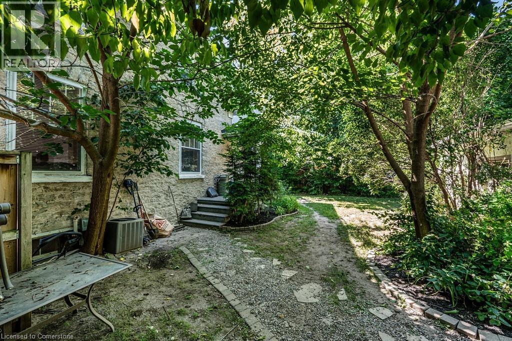 Photo 23 of 146 Westminster Drive S, Cambridge ON