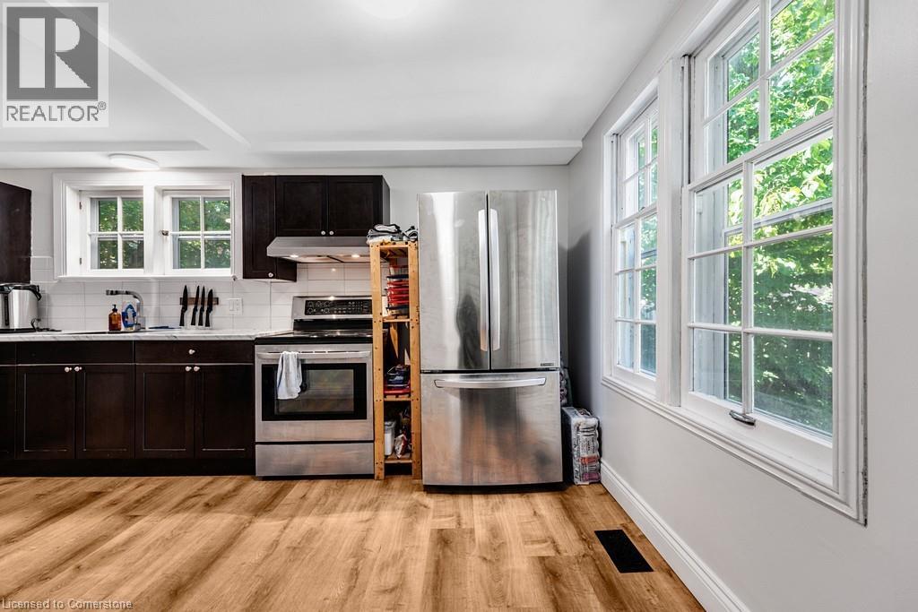 Photo 18 of 146 Westminster Drive S, Cambridge ON
