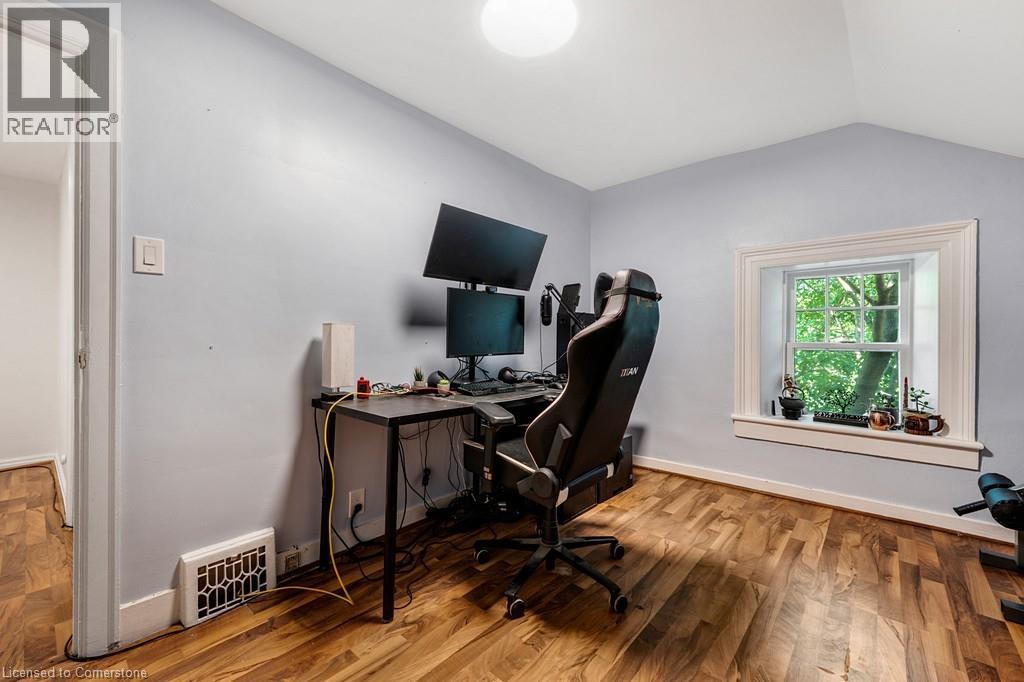 Photo 11 of 146 Westminster Drive S, Cambridge ON