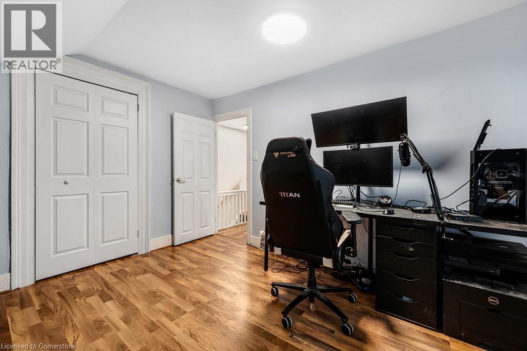 Photo 20 of 146 Westminster Drive S, Cambridge ON