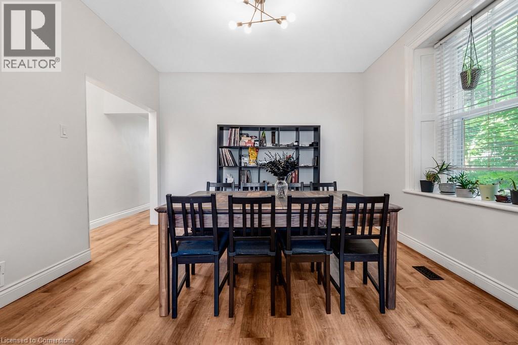 Photo 10 of 146 Westminster Drive S, Cambridge ON