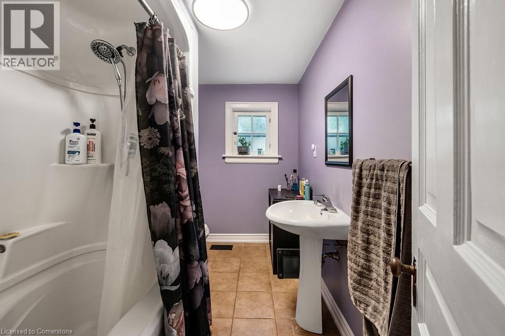 Photo 3 of 146 Westminster Drive S, Cambridge ON