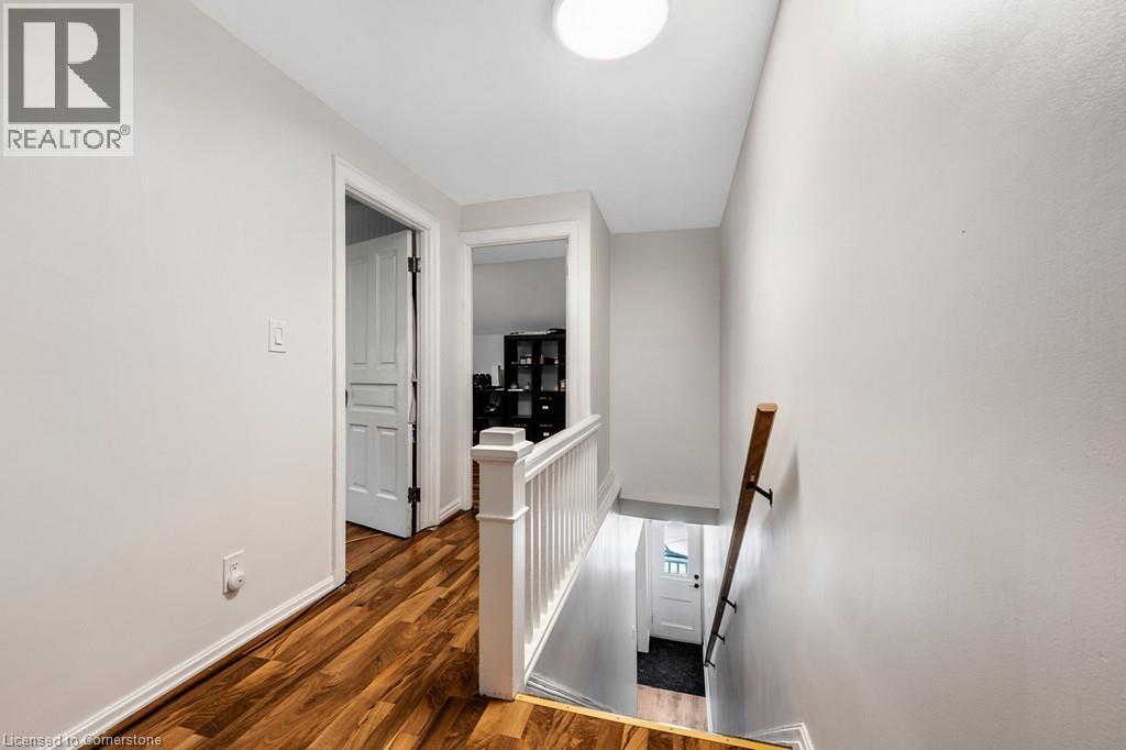 Photo 7 of 146 Westminster Drive S, Cambridge ON