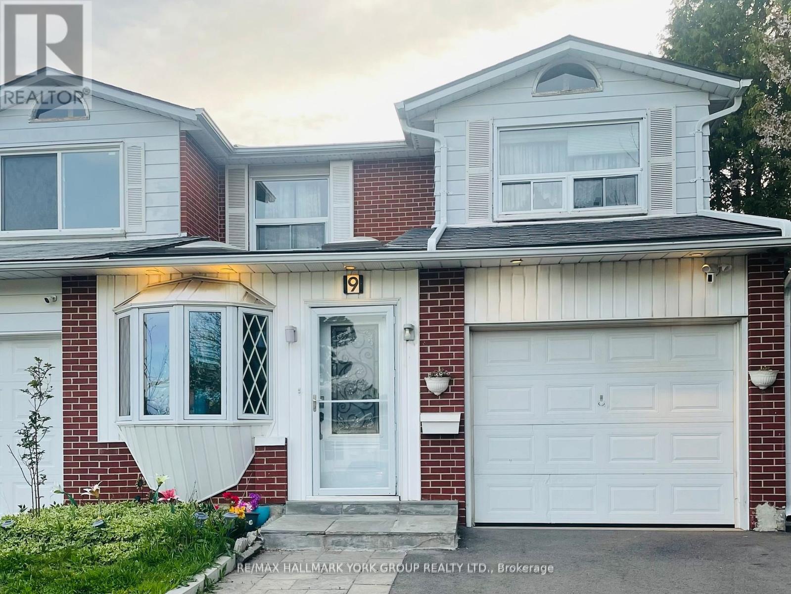 Photo 4 of Lower 9 Micmac Crescent, Toronto ON